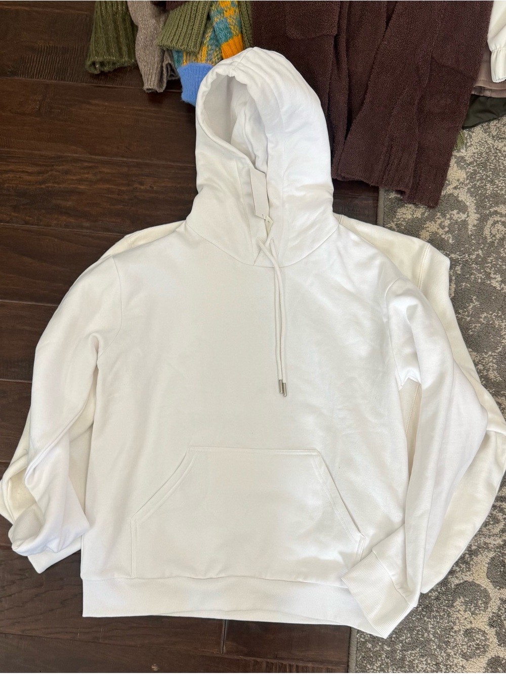H&M White Hooded Pullover Sweatshirt